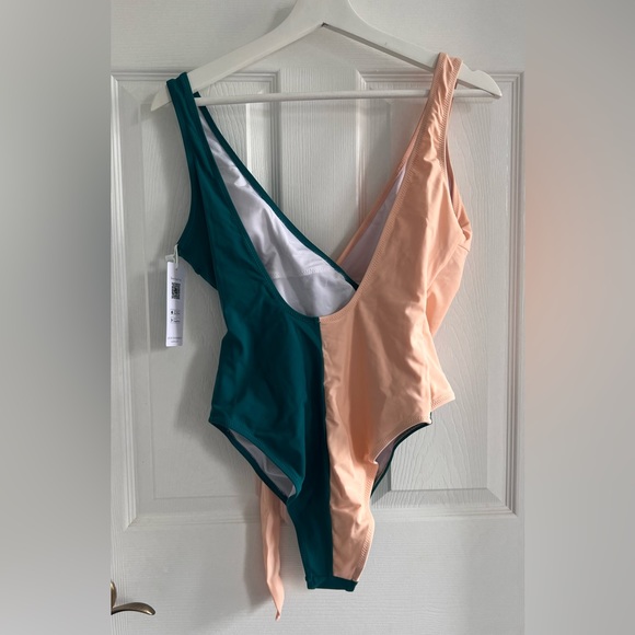 #2- NWT wrap one piece swimsuit cupshe small - Picture 4 of 5